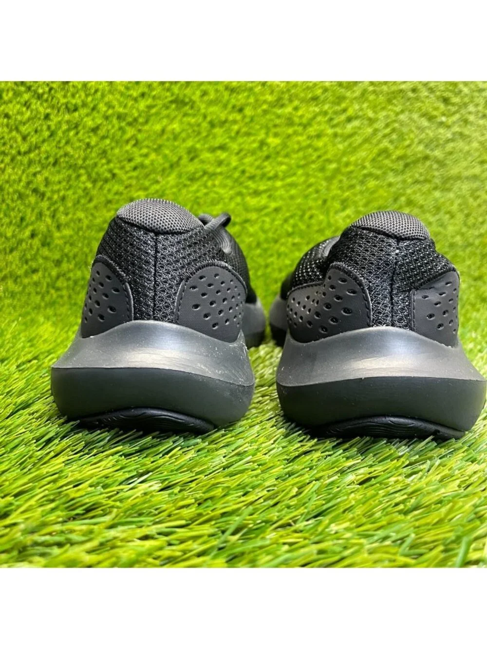 Under Armour Charged Surge 4 Mens Size 9 Black Athletic Running Shoes Sneakers
